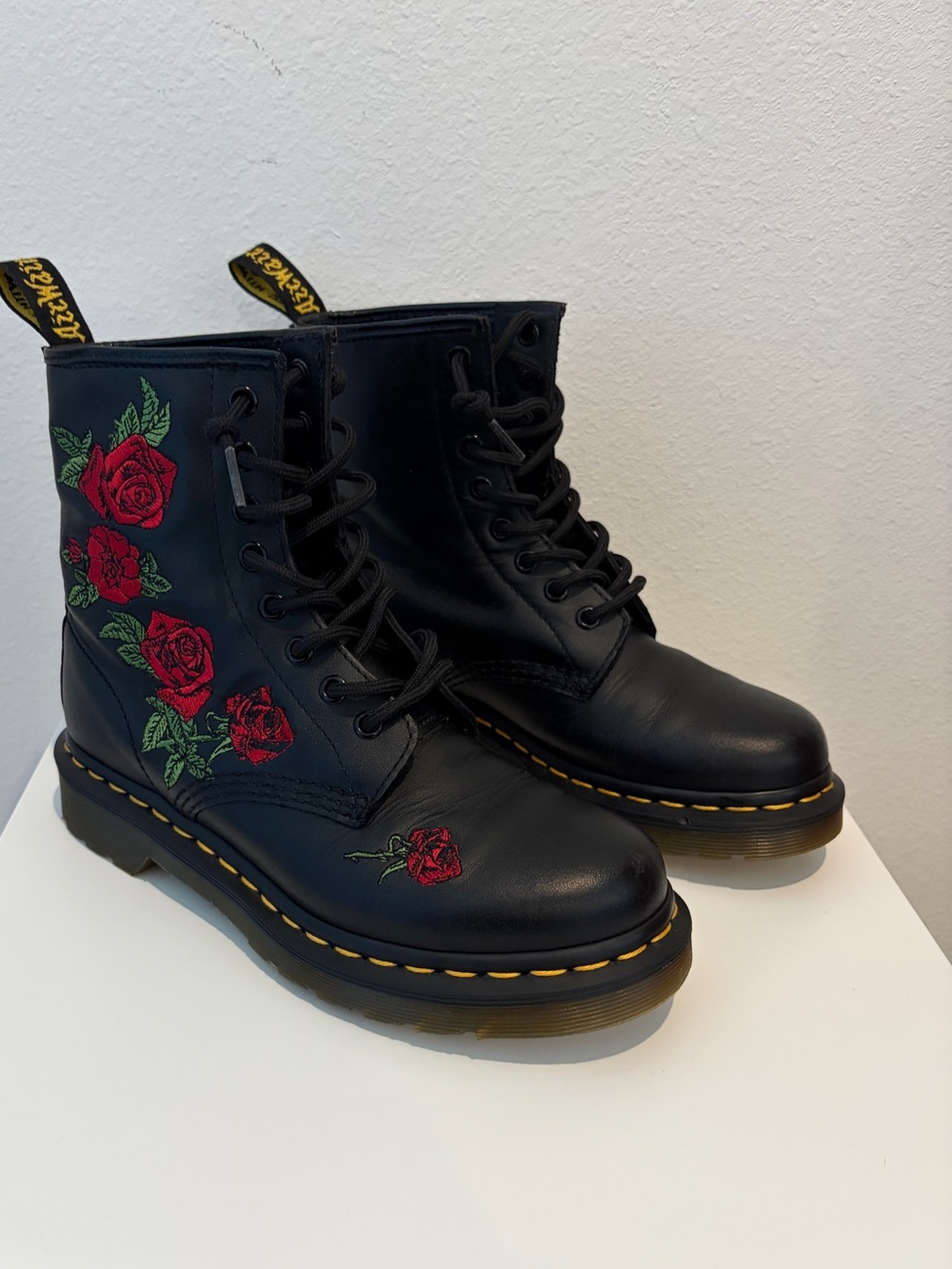 Dr martens - rose embroidery